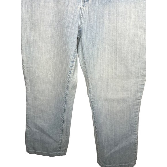 Chicos platinum women’s size 0/US4XS Short light blue jeans stretch pockets - Picture 4 of 13